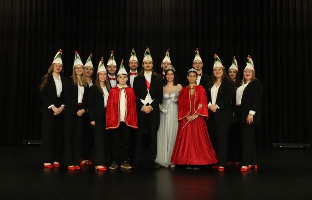 Der Jungelferrat mit Prinzessin und Jugend-Prinzenpaar